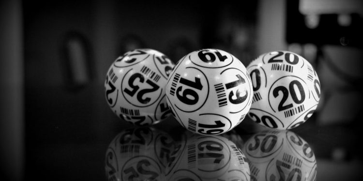 Top Five Reasons Why Online Bingo Is Better than Bingo Halls