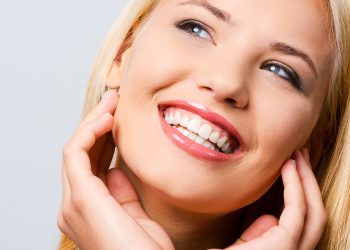 Teeth Whitening Risks and Rewards: What You Need to Know
